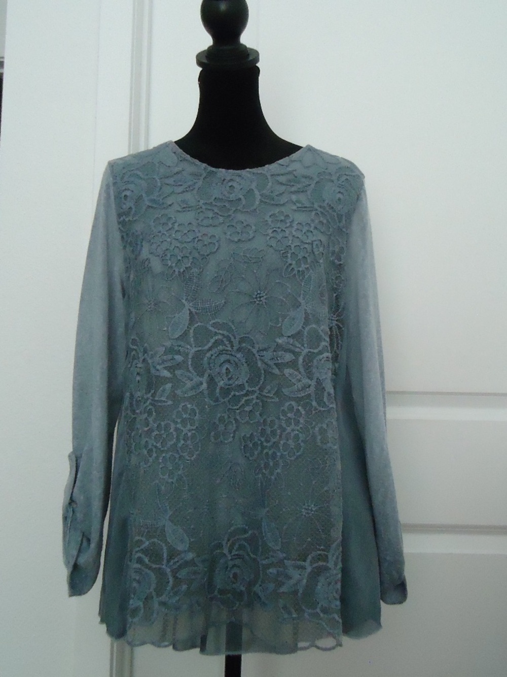 LIza D Paris Women's Gray Floral Blouse Embroidery Lined Size-M